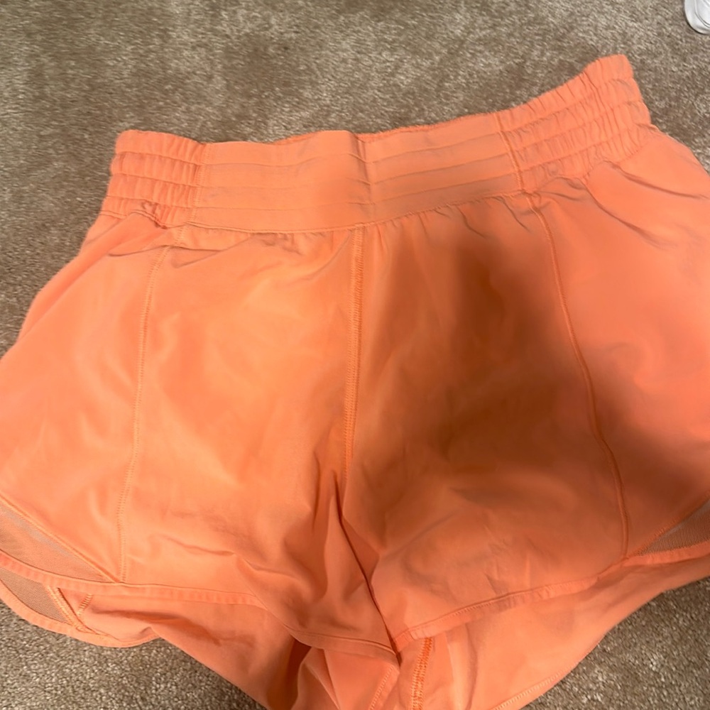 Lululemon 4" hotty hot HR size 6